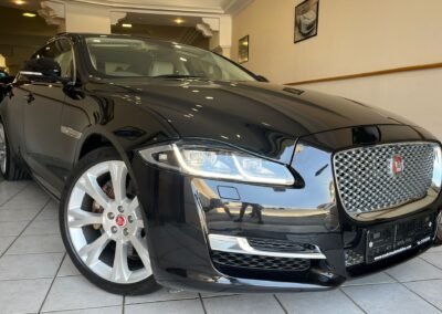 Jaguar XJ